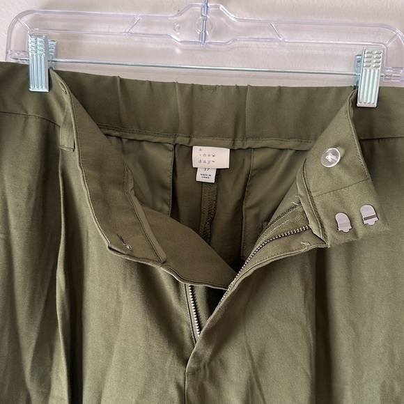 Women's Size 17 Green A New Day Pants Side pockets - Picture 5 of 5